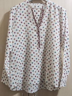Sfera women's shirt size Large used, colorful, V-neck