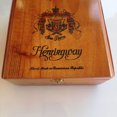 Hemingway Maduro cigar box used, cedar wood
