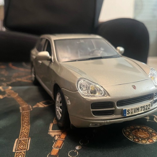 Porsche 1:18 model car used with minor crack on rear left passenger window