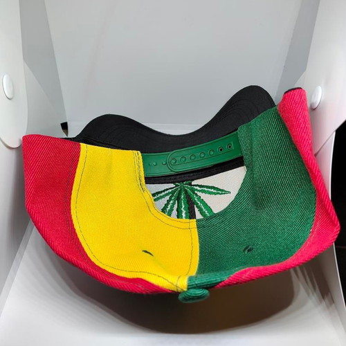 Snapback hat Rasta Reggae with embroidered leaf like new