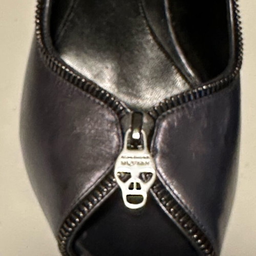 Alexander McQueen leather skull zipper pumps like new size 40