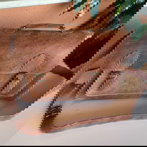 Καφέ δερμάτινη τσάντα ταχυδρόμου