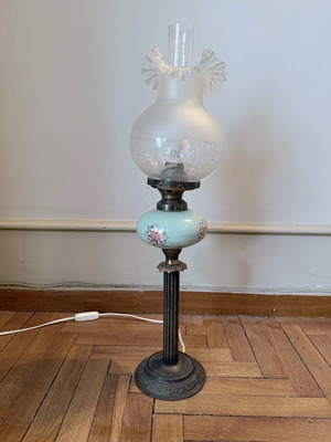 Vintage table lamp like new, Victoria style, 1950s decade