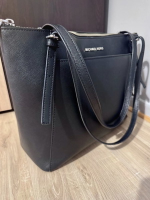 Michael Kors Voyager μαύρη δερμάτινη τσάντα ώμου σαν καινούργιο