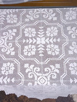 Knitted tablecloth 1.00 x 1.00 m like new