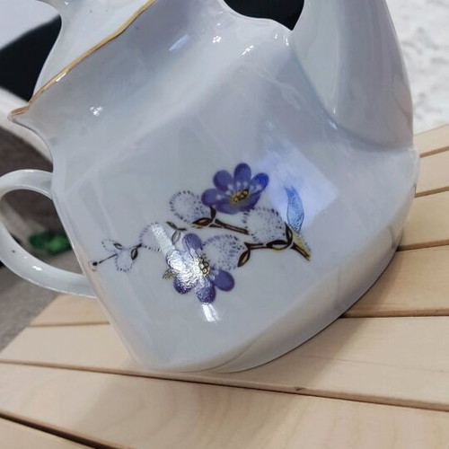 Vintage porcelain teapot like new