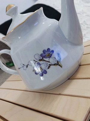 Vintage porcelain teapot like new