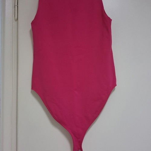 Stradivarius bodysuit size M like new, fuchsia
