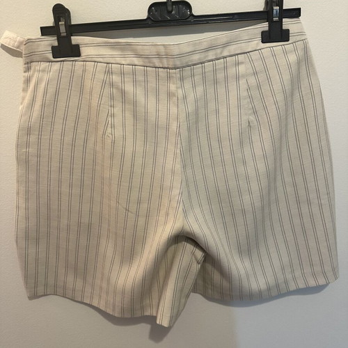 Shorts new beige fabric with side zipper and pockets
