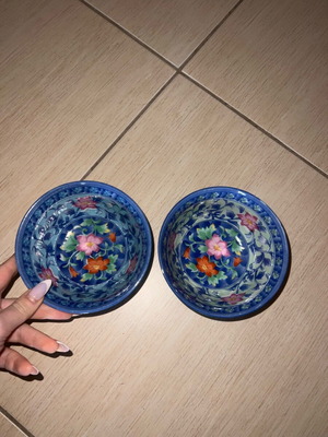 Set of 2 handmade porcelain bowls like new, vintage