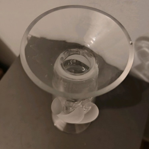 Crystal vase like new, dimensions 5x5x21