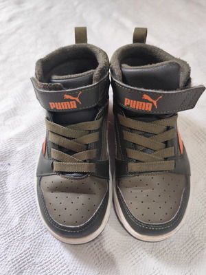 Puma kids shoes size 28 like new, green athletic