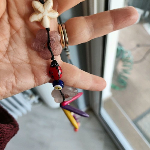 Necklace 40 centimeters with colorful elements