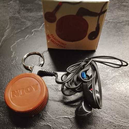 Vintage radio keychain