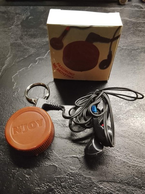 Vintage radio keychain
