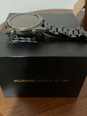Huawei Watch GT smartwatch με μαύρη κάσα 46 mm και μεταλλικό μπρασελέ