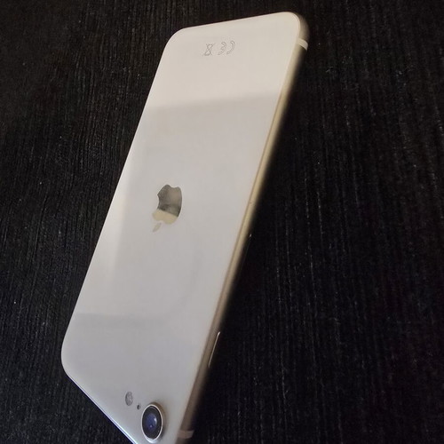 Iphone SE 64GB in excellent condition, white