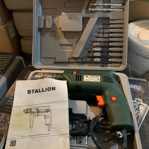 Complete Set of Electric and Manual Tools like new, ideal for craftsmen