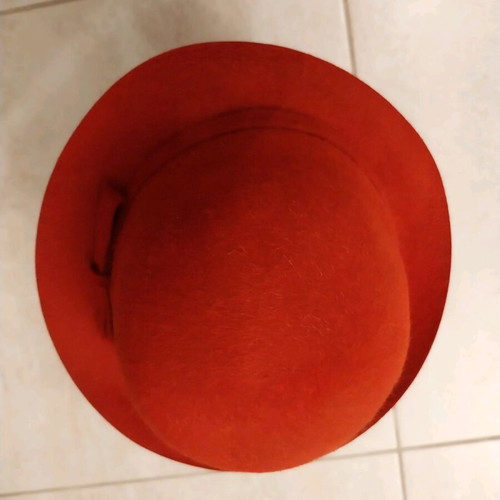 Women's winter hat new, red, size 55