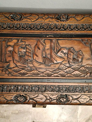 Μπαούλο σαν καινούργιο με χειροποίητα σκαλίσματα εποχής