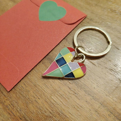 Metal heart keychain new, multicolored
