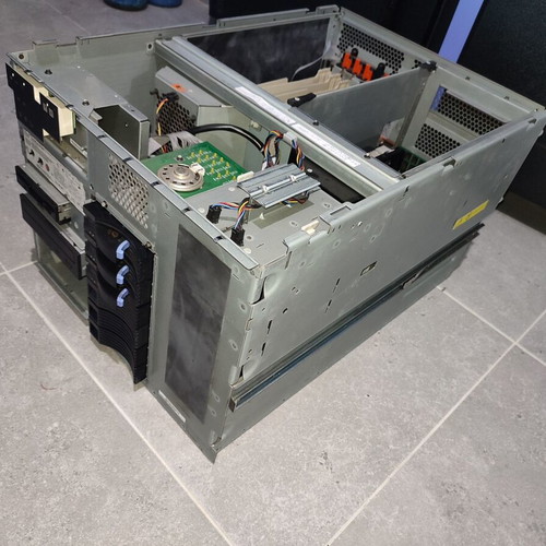 IBM Netfinity 5500 Server Rack with Dual Pentium II 400MHz