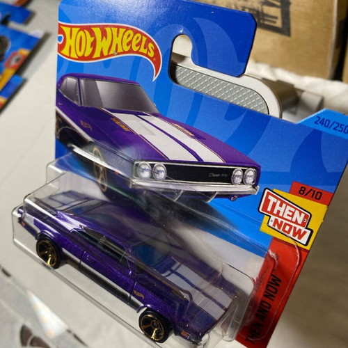 Hotwheels '69 Dodge Charger 500 new