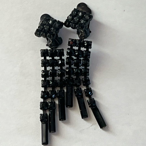 Vintage earrings black shiny with clip like new