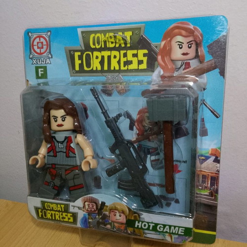 Space Baby Combat Fortress figure used with accessories