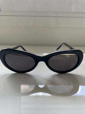 Reflet black cat eye sunglasses used