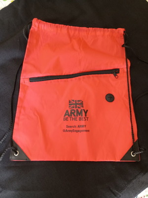 Τσάντα πλάτης με κορδόνια British Army σαν καινούργια, κόκκινη και μαύρη