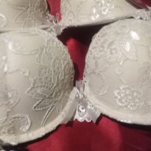 Lace bras new, beige color, sizes 40/90, 38/85, 36/80