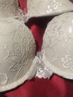 Lace bras new, beige color, sizes 40/90, 38/85, 36/80