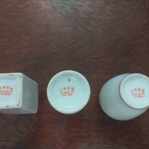 Chinese porcelain vases set of 3 like new, decorative floral motifs