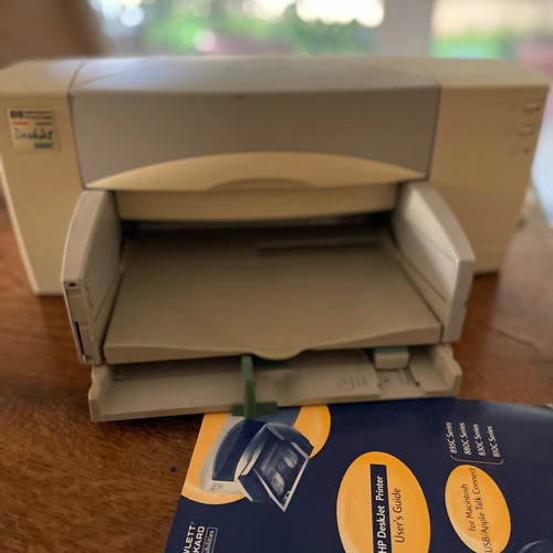 Deskjet 880C color printer used with cables and manual