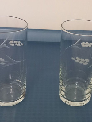 Ποτήρια σε άριστη κατάσταση, σετ 2, με χαραγμένο σχέδιο φύλλου και λουλουδιού