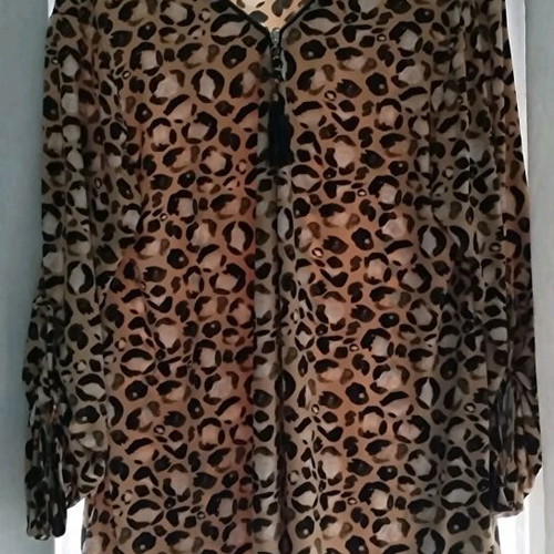 Leopard blouse used, size L, with zipper and adjustable sleeves