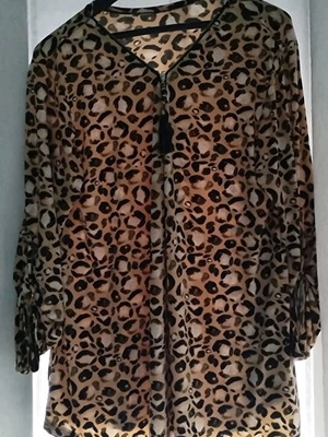 Leopard blouse used, size L, with zipper and adjustable sleeves