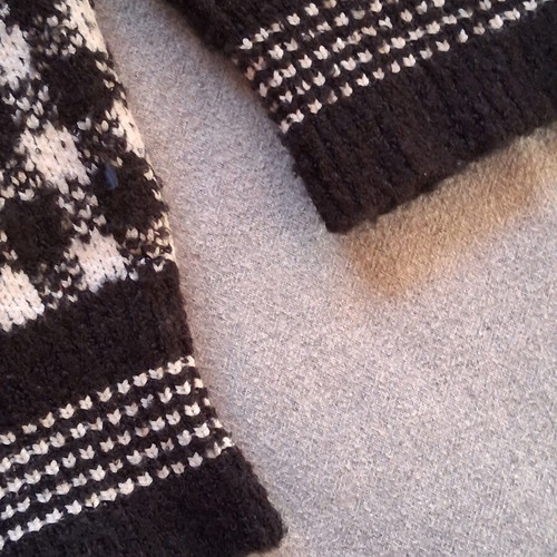 Mango short winter sweater used, black and white, size M