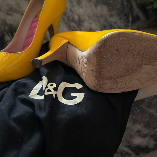 Dolce & Gabbana yellow pumps size 36.5 like new