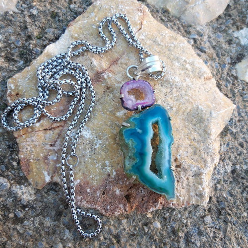 Long necklace with silver motif like new, blue and pink stones