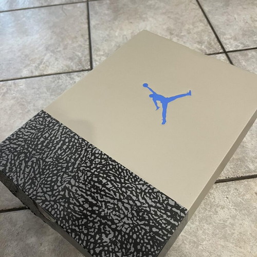 Jordan 3 Lucky Shorts sneakers size 45 like new white blue