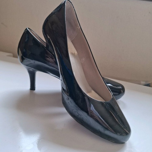 Rockport Black Pumps like new, leather patent 38 size