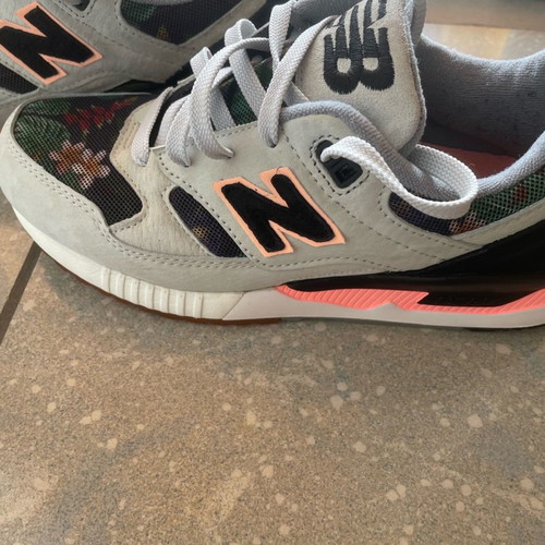 New Balance women's athletic shoes used, size 39, multicolor
