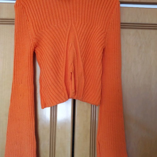 Reline knitted sweater orange new with long sleeves