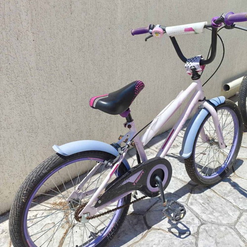 Orient Tiger BMX bike like new, 20 inch, girls