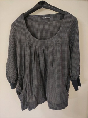 SheX gray blouse used with medium sleeves and pockets size M