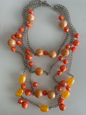 Necklace with orange plastic pearls like new