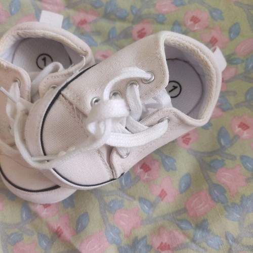 Baby hug shoes like new condition