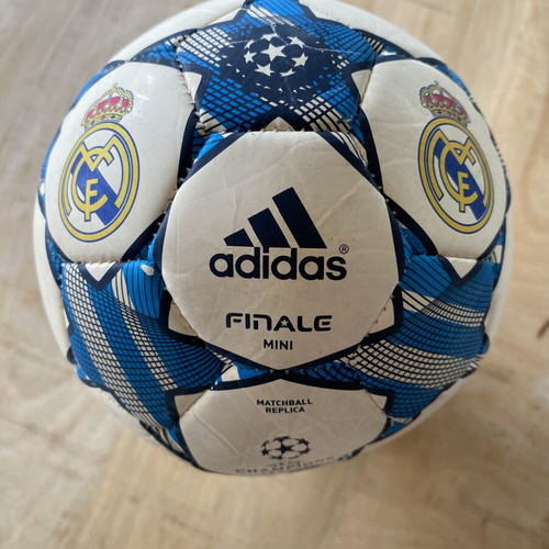 Adidas Finale 11 Real Madrid Mini Football Ball like new, 2011